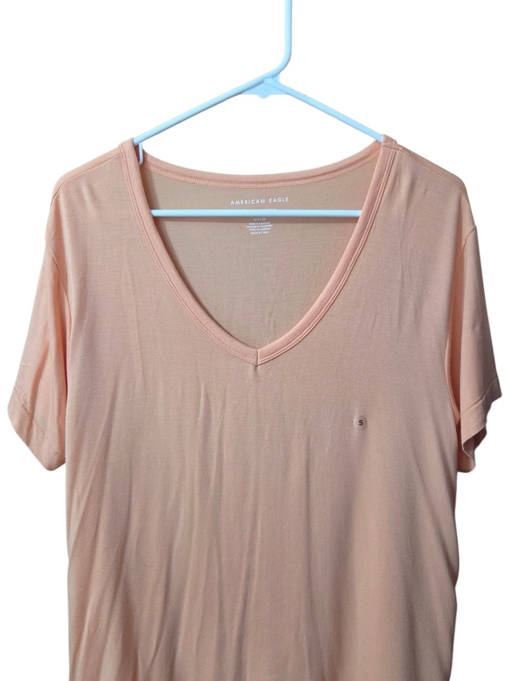 American Eagle Outfitters Peach V-Neck Short Sleeve Tee
